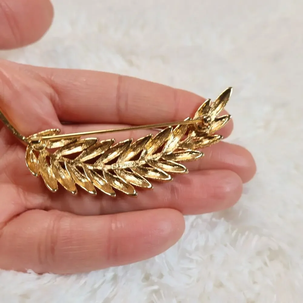 Vintage Signed MONET GOLD TONE Beautiful LEAF Brooch Pin 3”